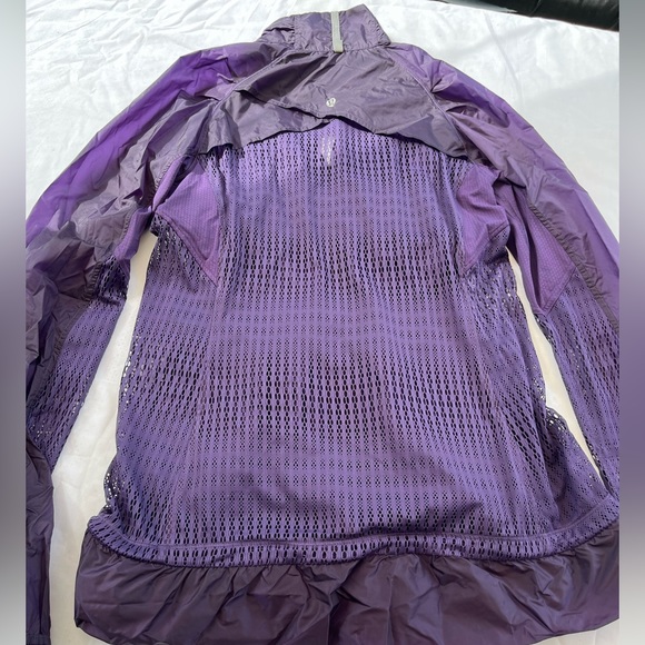 Lululemon size 6 purple zip up jacket in excellent condition - Picture 5 of 9